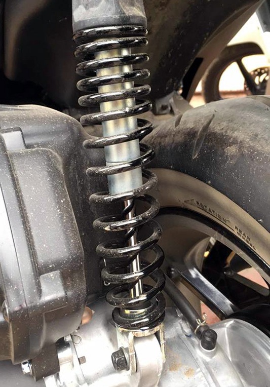 Yamaha NVX vừa ra mắt đã bị lỗi hệ thống giảm xóc? - 4 Yamaha NVX vừa ra mắt đã bị lỗi hệ thống giảm xóc? - 4