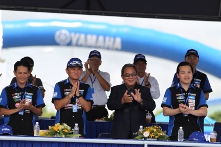 Yamaha GP 2017 đến với Cần Thơ - Tính chuyên nghiệp dần hình thành - 1 TGĐ Yamaha Motor Việt Nam cùng lãnh đạo Liên đoàn xe đạp mô tô thể thao Việt Nam và đại diện lãnh đạo Sở văn hóa thể thao du lịch TP. Cần Thơ