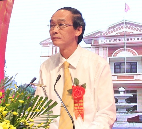 Bắc Giang: Chủ tịch tỉnh phê bình chủ tịch huyện trước nạn trộm cắp khoáng sản! - 1
Ông Trần Văn Dũng - Chủ tịch UBND huyện Yên Dũng vừa bị Chủ tịch UBND tỉnh Bắc Giang ký công văn yêu cầu phê bình. (Ảnh: Cổng thông tin điện tử tỉnh Bắc Giang)