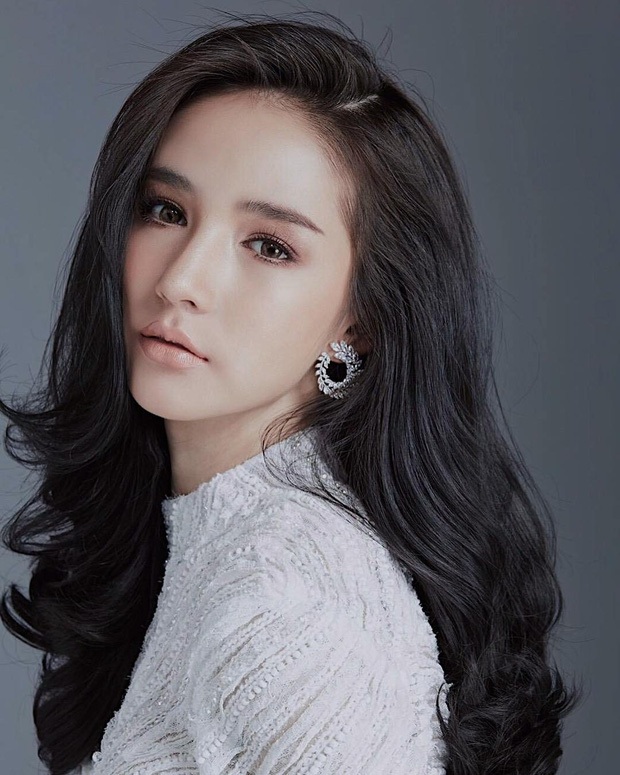 Ngẩn ngơ ngắm gương mặt "không góc chết" của tân hoa hậu chuyển giới Thái Lan - 19 Ngẩn ngơ ngắm gương mặt "không góc chết" của tân hoa hậu chuyển giới Thái Lan - 19