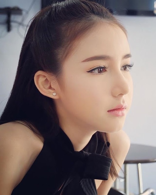 Ngẩn ngơ ngắm gương mặt "không góc chết" của tân hoa hậu chuyển giới Thái Lan - 16 Ngẩn ngơ ngắm gương mặt "không góc chết" của tân hoa hậu chuyển giới Thái Lan - 16