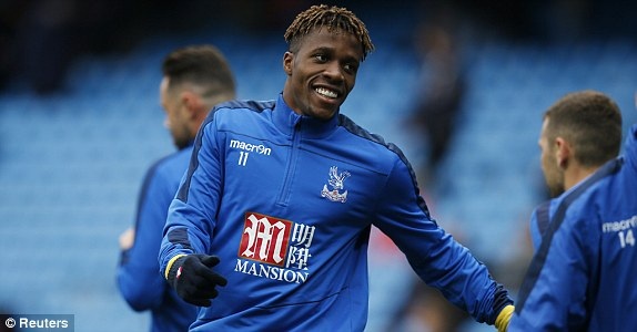 Man City 5-0 Crystal Palace: Hiệp hai tưng bừng - 9
Tiền vệ Zaha của Crystal Palace khởi động trước trận đấu