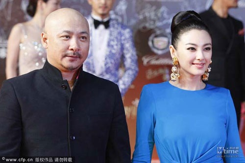 Rộ tin Trương Vũ Kỳ mang bầu với người chồng thứ hai - 10
Trương Vũ Kỳ chia tay đạo diễn họ Vương vào năm 2015 khi Toàn An bị bắt vì tội mua dâm. Cô và đạo diễn Vương Toàn An kết hôn chỉ sau một thời gian làm việc chung trong một dự án điện ảnh.