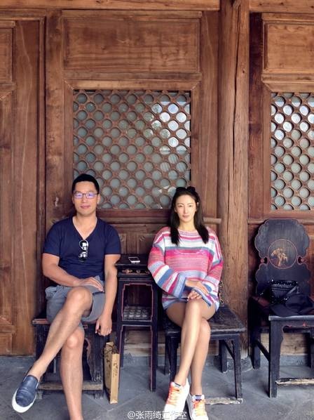 Rộ tin Trương Vũ Kỳ mang bầu với người chồng thứ hai - 9
Trương Vũ Kỳ nói với bạn bè rằng, cô đã tìm được chàng hoàng tử của đời mình. Song bạn bè và fan lo lắng rằng, cuộc hôn nhân thứ hai của Vũ Kỳ có thể không hạnh phúc vì cô cũng vội vàng tiến tới hôn nhân như cuộc hôn nhân đầu tiên.