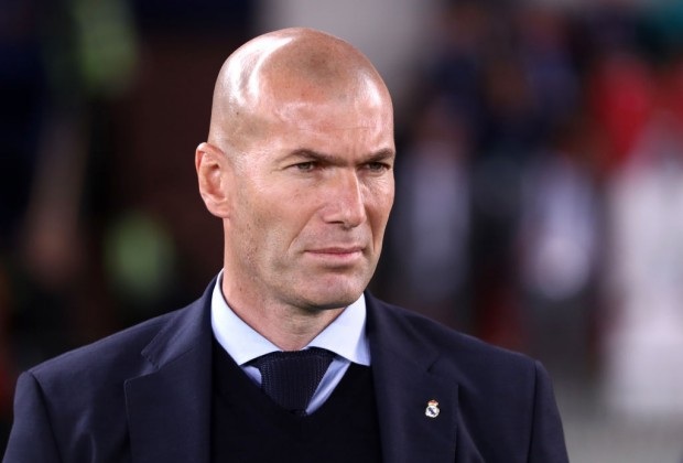 Siêu kinh điển Real Madrid-Barcelona: Trận chiến cuộc đời của Zidane - 2 Nhưng giờ đây, ông đang phải tự cứu lấy tương lai của chính mình