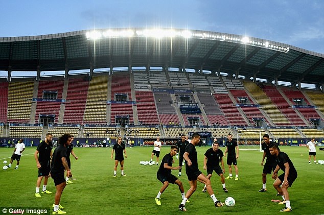 
Real Madrid quyết tâm bảo vệ chiếc Siêu Cup châu Âu, sau khi bảo vệ chức vô địch Champions League
