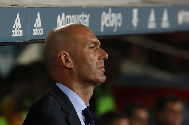 HLV Zidane có thể gặp họa vì bênh vực C.Ronaldo - 1 HLV Zidane có thể bị phạt vì phát ngôn không đúng mực