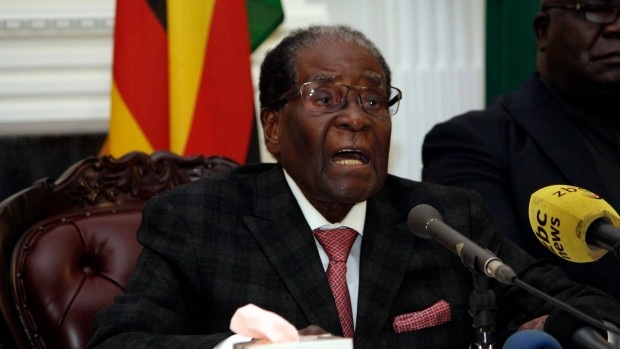 Vì sao Tổng thống Zimbabwe vẫn tự tin không tuyên bố từ chức? - 1
Tổng thống Zimbabwe Robert Mugabe (Ảnh: Reuters)