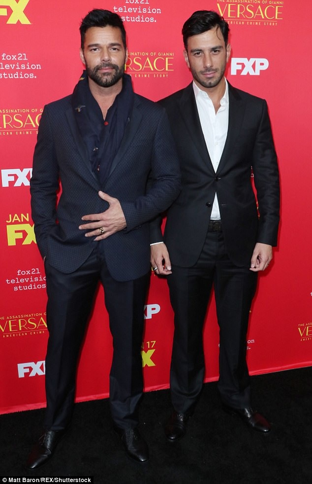 Ricky Martin đã kết hôn với bạn trai đồng giới - 1
Rico Ricky Martin vừa bất ngờ tiết lộ anh và bạn trai Jwan Yosef đã bí mật kết hôn sau gần 2 năm hò hẹn