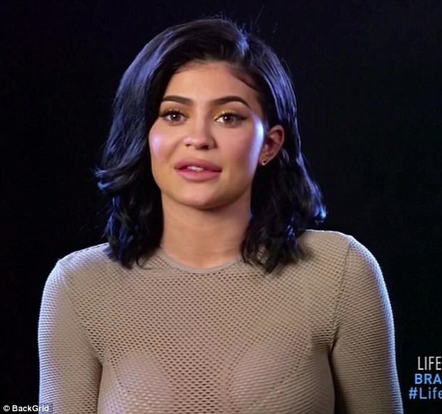 Kylie Jenner sẽ không thông báo tin bầu bí - 6
Kylie chỉ ra ngoài khi đi khám bác sỹ và đang dành thời gian nghĩ tên đặt cho con