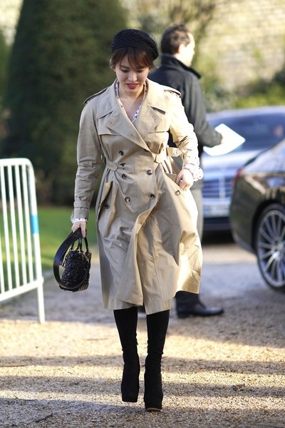 Người đẹp nhộn nhịp đi xem show diễn lớn - 5
Song Hye Kyo thanh lịch và tinh tế dự sự kiện