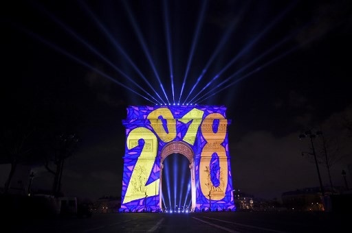 Pháo hoa rợp trời châu Âu chào đón năm mới 2018 - 2
(Ảnh: AFP)