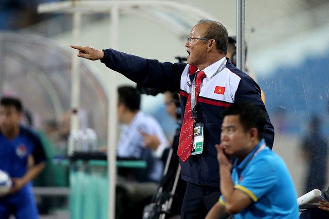 HLV Park Hang Seo: “Thầy phù thủy” và người con hiếu thảo - 2
HLV Park Hang Seo dành nhiều tình cảm cho vợ con và người mẹ già ở quê nhà Hàn Quốc