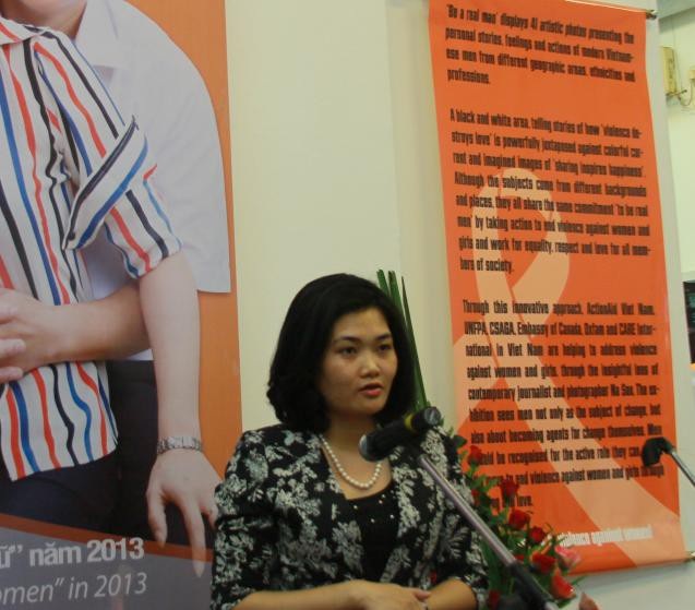 Người phụ nữ bị đánh mất hơn 10 năm cuộc đời - 2 Theo bà Hoàng Phương Thảo - Trưởng Đại diện ActionAid Việt Nam (đơn vị cùng với Vụ Bình Đẳng giới trực tiếp thực hiện cuộc khảo sát về công việc chăm sóc không lương) cho biết: “Chúng tôi thực hiện cuộc khảo sát này nhằm mục đích định lượng những đóng góp âm thầm của người phụ nữ cho gia đình và xã hội. Để từ đó, giúp các thành viên khác trong gia đình, cộng đồng và toàn xã hội thay đổi cách nhìn nhận và ủng hộ để phụ nữ Việt Nam ngày càng có cơ hội bình đẳng trong phát triển với nam giới.”