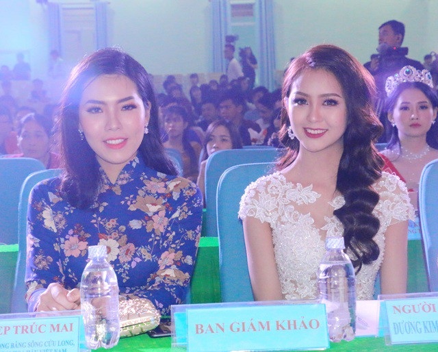 Hoa khôi Nam Bộ rạng rỡ làm giám khảo cuộc thi tài sắc ĐH Nam Cần Thơ - 3 Hoa khôi Nguyễn Thị Hải Yến đọ sắc cùng Nguyễn Huỳnh Trúc Mai- người đẹp Áo dài, Top 10 Hoa hậu Việt Nam 2014.