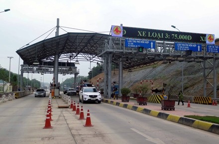Ngày đầu thu phí tại trạm BOT Chợ Mới - Thái Nguyên - 3 Mức thu phí cao nhất tại trạm BOT này được áp dụng với xe tải nặng là 200.000đ/lượt.