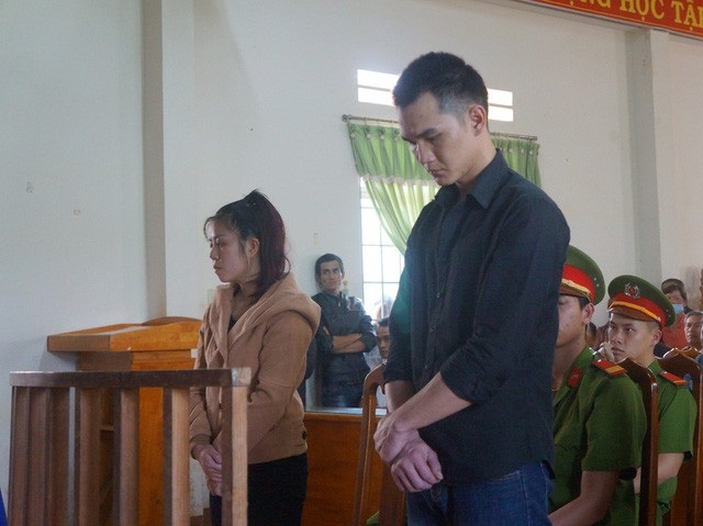 Y án tử hình đối với kẻ giết chồng người tình rồi chôn xác 2 lần - 1 Nguyễn Thành Đức và Trần Thị Tuyết Hương tại phiên toà