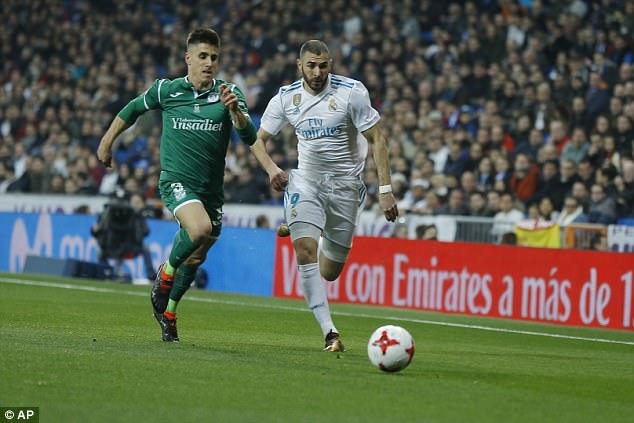 Thua sốc tại Bernabeu, Real Madrid bị loại khỏi Cúp Nhà vua - 2
Benzema ghi bàn gỡ hòa 1-1 cho Real Madrid