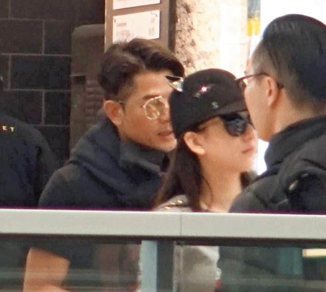 Quách Phú Thành cưng chiều vợ trẻ hết mực - 12
Quách Phú Thành thường xuyên khoe ảnh gia đình hạnh phúc trên trang cá nhân. Thiên vương cho hay, anh thực sự rất hạnh phúc với cuộc sống hiện tại khi có vợ hiền và cậu con trai đáng yêu ở bên cạnh.