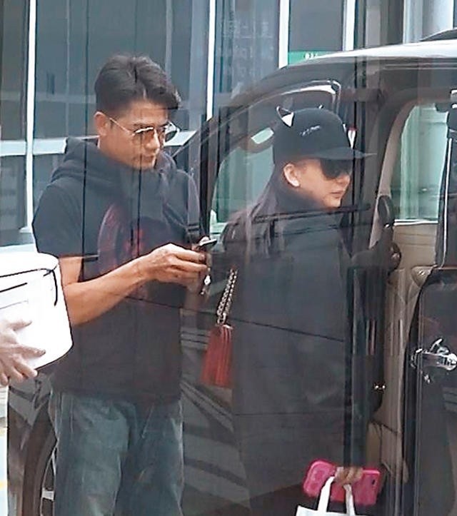 Quách Phú Thành cưng chiều vợ trẻ hết mực - 10
Quách Phú Thành nổi tiếng và giàu có. Anh kết hôn ở tuổi 53.