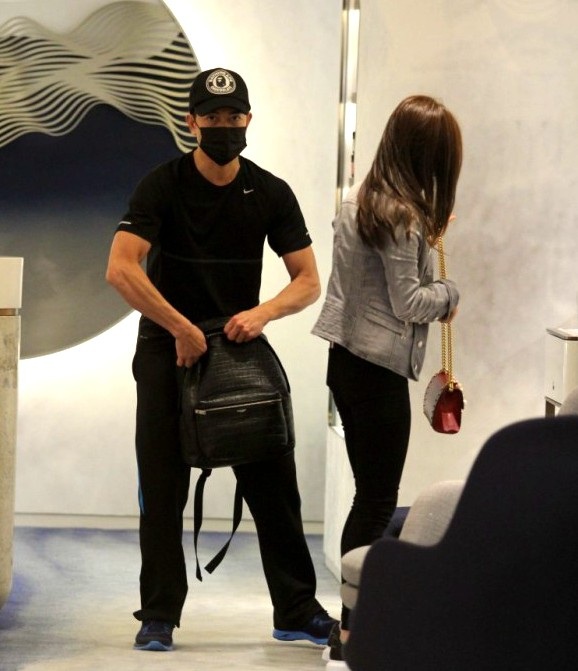 Quách Phú Thành cưng chiều vợ trẻ hết mực - 6
Phương Viện là cô gái duy nhất trong cuộc đời Quách Phú Thành khiến anh quyết định kết hôn và làm cha. Trước Phương Viện, Quách Phú Thành từng có mối tình dài 8 năm với người đẹp Lâm Đại Hùng. Hai người chia tay vì Quách Phú Thành không muốn kết hôn.