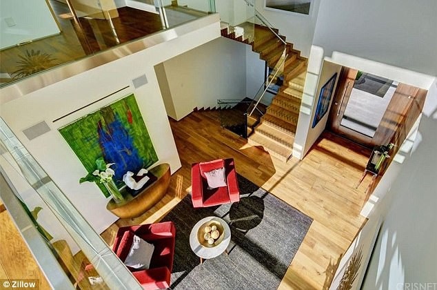 
Khu vực phòng khách nhìn từ trên cao
