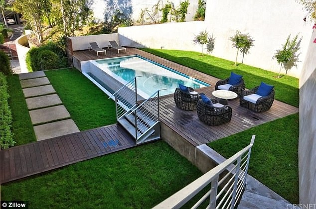 
Bể bơi ngoài trời
