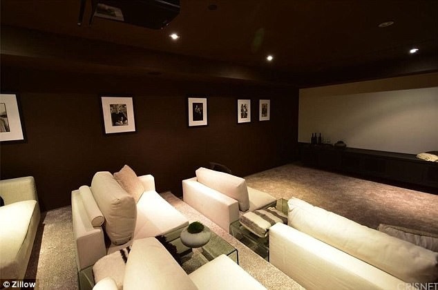 
Rạp chiếu phim trong nhà
