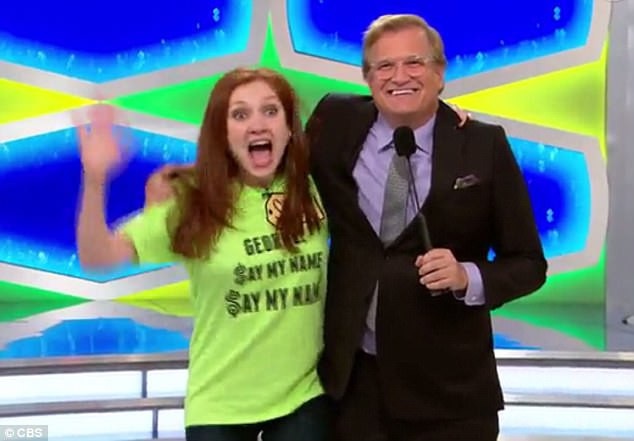 Sau cú ngã, MC Drew Carey đứng dậy và vẫn mỉm cười vui vẻ nói với các khán giả: “Thưa các bạn! Tôi vẫn ổn, vẫn ổn!”.