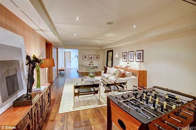 
Trong một lần hiếm hoi trả lời phỏng vấn, người mẫu 31 tuổi tâm sự: Tôi nhớ anh ấy mỗi ngày. Hugh đã dạy tôi rất nhiều,từ tình yêu tới sự chân thành...
