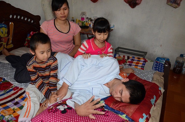 Nghiệt ngã số phận của chàng kỹ sư nông nghiệp sau hơn 2 năm gặp nạn - 7 Nếu kiên trì chữa trị lâu dài, thì chức năng vận động của anh Hợi có thể được cải thiện…
