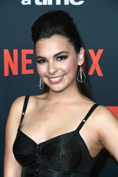 Vẻ đẹp thiên thần của nữ diễn viên 20 tuổi - 1
Isabella Gomez dự buổi ra mắt phần 2 phim One Day At A Time tại nhà hát ArcLight ở Hollywood, California, Mỹ ngày 25/1 vừa qua