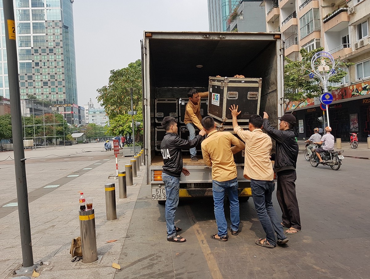 TPHCM gấp rút lắp đặt màn hình LED cỡ lớn phục vụ chung kết U23 châu Á - 9 TPHCM gấp rút lắp đặt màn hình LED cỡ lớn phục vụ chung kết U23 châu Á - 9