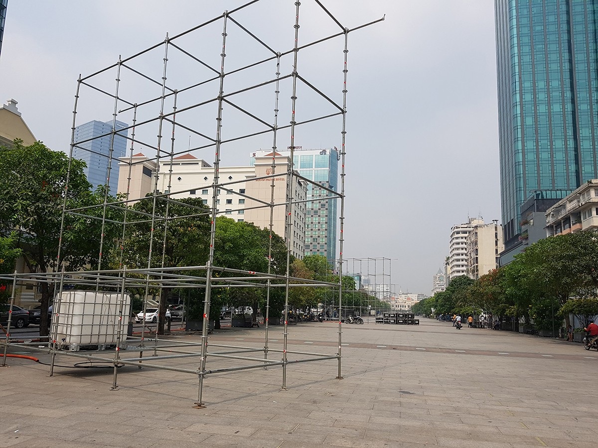 TPHCM gấp rút lắp đặt màn hình LED cỡ lớn phục vụ chung kết U23 châu Á - 2 TPHCM gấp rút lắp đặt màn hình LED cỡ lớn phục vụ chung kết U23 châu Á - 2