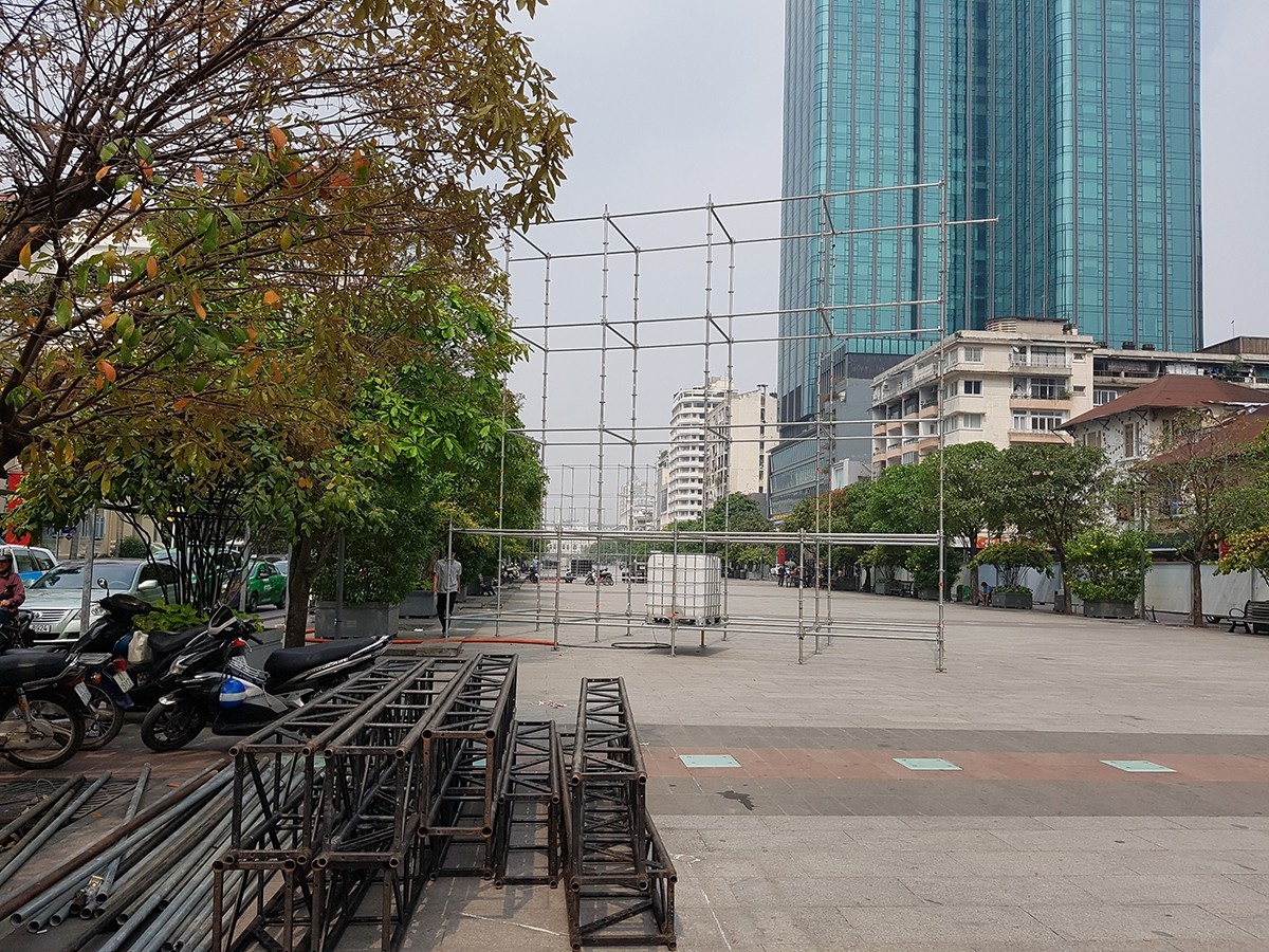 TPHCM gấp rút lắp đặt màn hình LED cỡ lớn phục vụ chung kết U23 châu Á - 6 TPHCM gấp rút lắp đặt màn hình LED cỡ lớn phục vụ chung kết U23 châu Á - 6