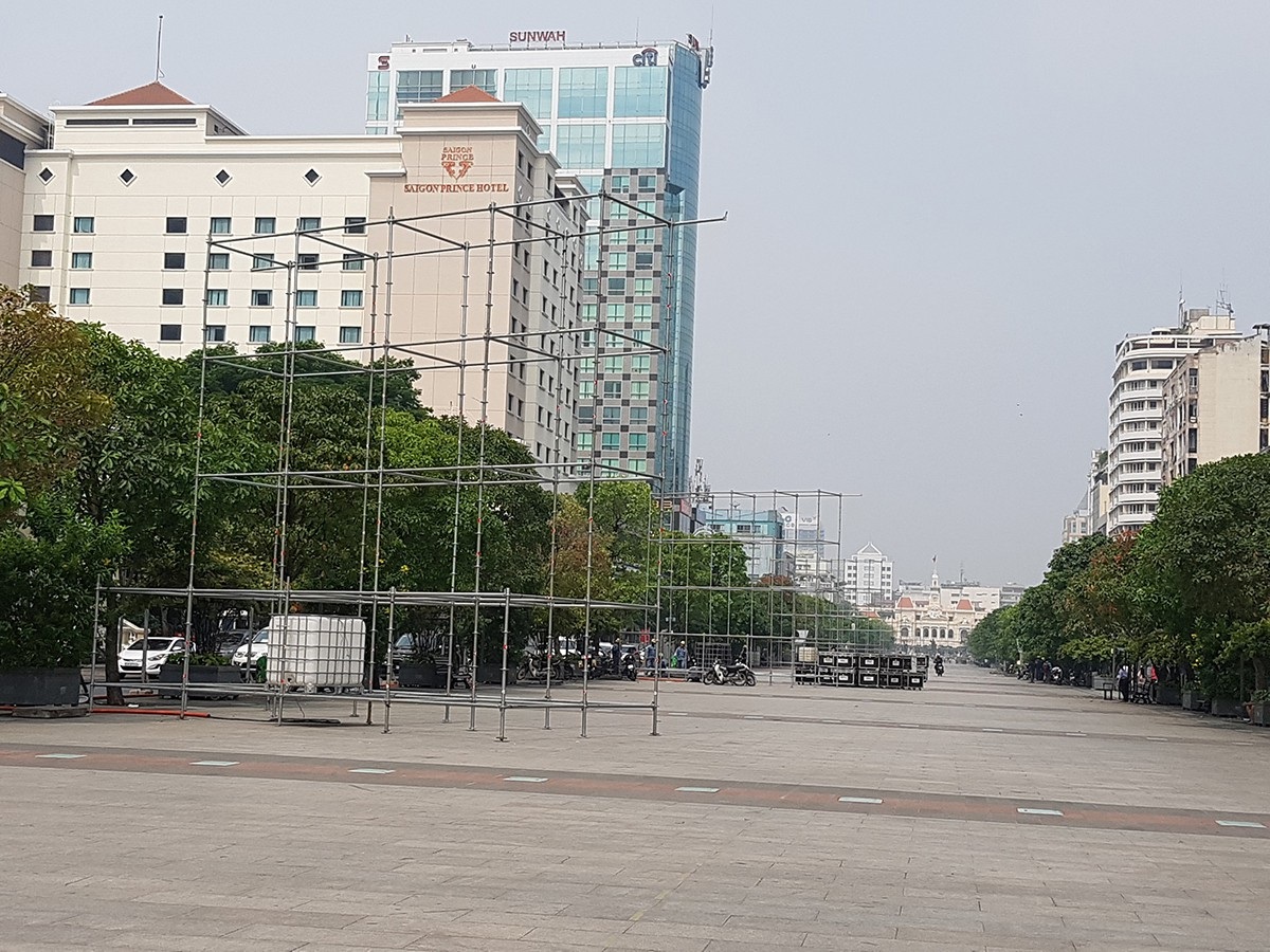 TPHCM gấp rút lắp đặt màn hình LED cỡ lớn phục vụ chung kết U23 châu Á - 4 TPHCM gấp rút lắp đặt màn hình LED cỡ lớn phục vụ chung kết U23 châu Á - 4