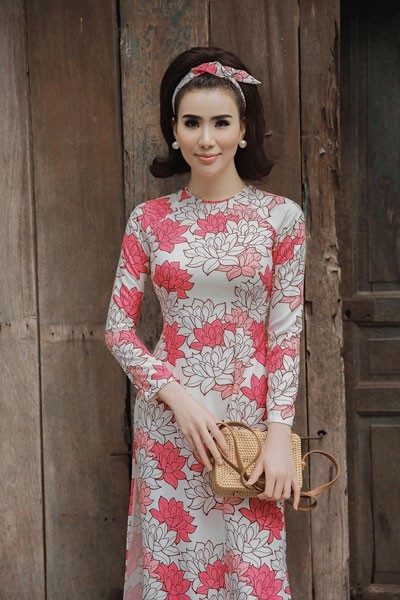Huyền Thư-Thư Huyền hoá thân “Cô Ba Sài Gòn” với BST áo dài của Kenny Thái - 4 Huyền Thư-Thư Huyền hoá thân “Cô Ba Sài Gòn” với BST áo dài của Kenny Thái - 4
