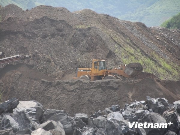 Công khai 8 dự án khai thác khoáng sản “dính” sai phạm ở Lào Cai - 2
Khai thác quặng apatit ở Lào Cai (Ảnh: Vietnamplus)