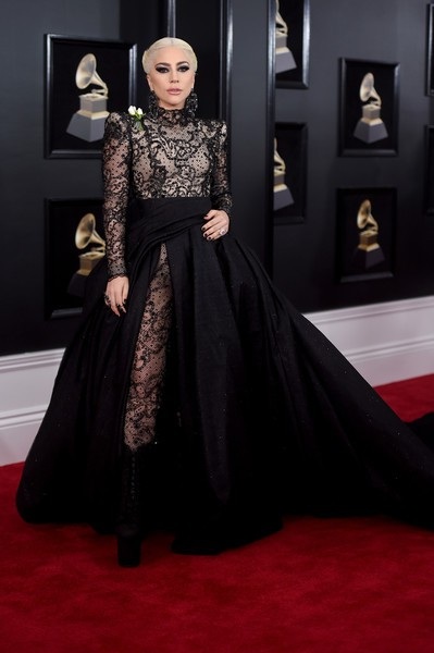 Người đẹp khoe dáng gợi cảm tại lễ trao giải Grammy - 3
Hailee Steinfeld quyến rũ với váy Alexandre Vauthier