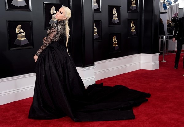 Người đẹp khoe dáng gợi cảm tại lễ trao giải Grammy - 5 Người đẹp khoe dáng gợi cảm tại lễ trao giải Grammy - 5