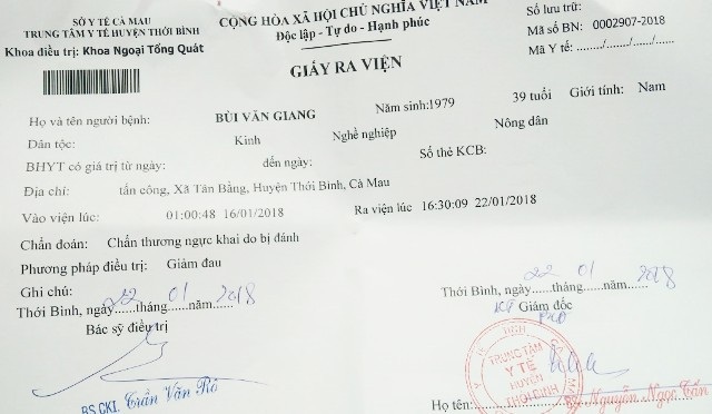 Giám đốc Công an tỉnh chỉ đạo xác minh làm rõ việc CSGT dùng gót giầy đánh dân - 1 Trong giấy ra viện, anh Bùi Văn Giang khai chấn thương do bị đánh.
