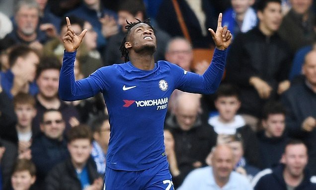 Chelsea 3-0 Newcastle: Ngày của "kép phụ" Batshuayi - 1
Batshuayi có trận đấu hiếm hoi tỏa sáng trong màu áo Chelsea