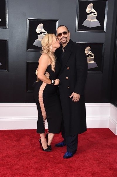 Người đẹp khoe dáng gợi cảm tại lễ trao giải Grammy - 34
Vợ chồng Coco Austin- Ice-T bất ngờ xuất hiện trên thảm đỏ