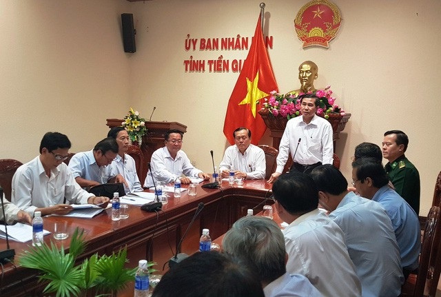 Di dời gần 1 triệu dân trước khi bão Tembin đổ bộ - 3 Ngay khi có tin dự báo bão, UBND tỉnh Tiền Giang tổ chức buổi họp ngay trong đêm 22/12 để bàn về công tác ứng phó với cơn bão Tembin