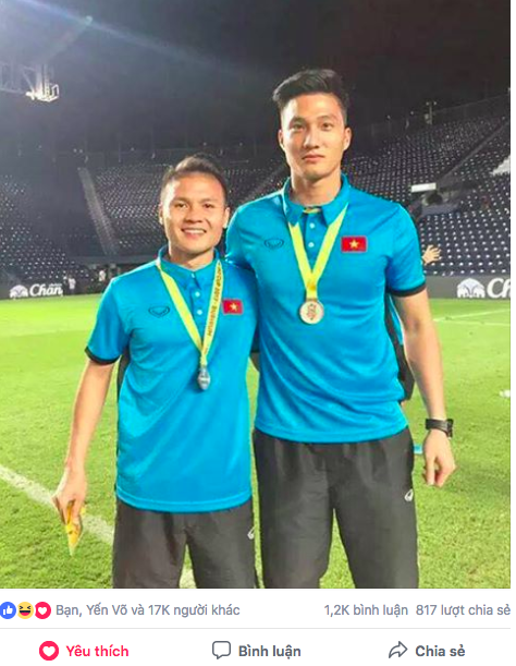 Thủ môn dự bị U23 Việt Nam đẹp trai không kém gì Bùi Tiến Dũng - 2 Các cô gái phấn khích khi nhận ra rằng thủ thành dự bị của U23 quá đẹp trai
