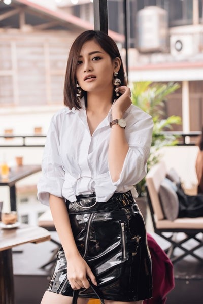 Diễn viên phim “Đập cánh giữa không trung” giản dị bất ngờ với áo sơmi trắng - 7 Diễn viên phim “Đập cánh giữa không trung” giản dị bất ngờ với áo sơmi trắng - 7