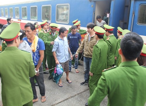 1 tháng bắt 14 đối tượng trốn truy nã vào phía Nam - 1