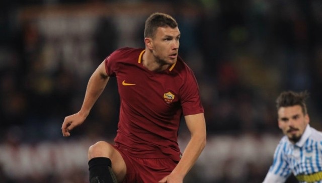 Edin Dzeko được cho là sắp chuyển tới Chelsea trong thời gian qua. Dù vậy, CLB thành London vẫn chưa thể giải quyết dứt điểm vụ này vì vướng mắc liên quan tới phí chuyển nhượng. Liệu chăng trong ngày cuối thị trường chuyển nhượng, The Blues sẽ hoàn tất vụ này?