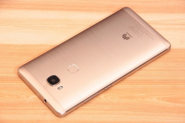 Lựa chọn smartphone giá rẻ cho dịp mua sắm cuối năm - 4 Lựa chọn smartphone giá rẻ cho dịp mua sắm cuối năm - 4
