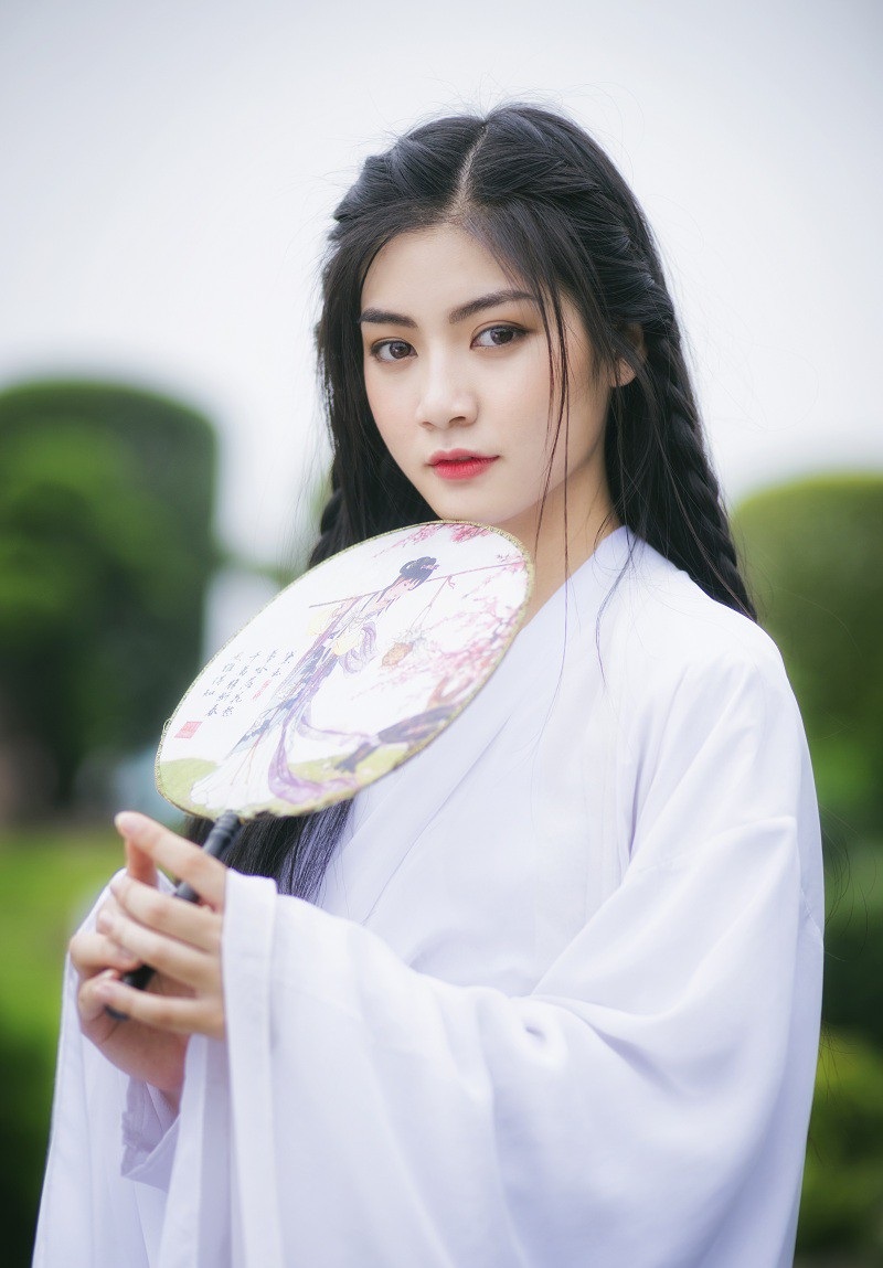 Miss Teen Nam Phương hóa Tiểu Long Nữ trong bộ ảnh mới - 3 Trước khi đăng quang, Phương cũng từng được mệnh danh là “thiên thần” áo dài, “nàng Hằng Nga” và mới đây Miss Teen lại khiến nhiều người thương nhớ với tạo hình Tiểu Long Nữ trong phim “Thần điêu đại hiệp”.